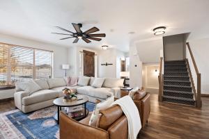 Iconic Location, Sleeps 8, Short drive to Ski and Bike Access, Shared Hot Tub, View of Olympic Park!