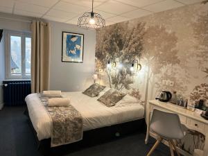 Hotels Logis Hotel de Paris : Chambre Double - Vue sur Château