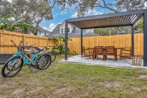 {Hidden Gem} Beach Home Blocks from Ocean +6 Bikes