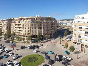 Modern Apartment Fast Wi-Fi and Free Parking