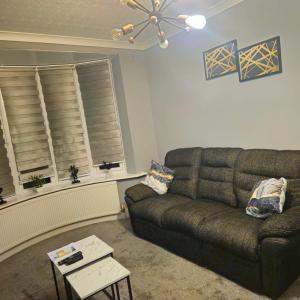 Aldwych house, For Holidays, Contractors & Relocation, Free Parking & Wi-Fi