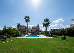 Socrates Holidays Apt. 2 with Pool near the Beach