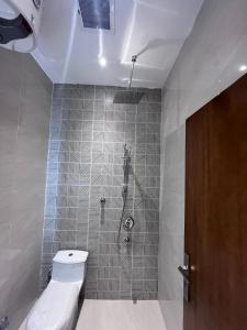 شقة بغرفة نوم وغرفة معيشة 2