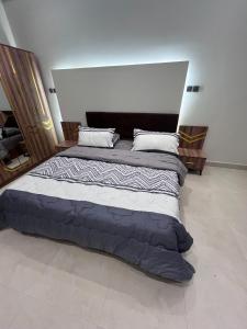 شقة بغرفة نوم وغرفة معيشة 2