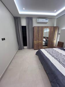 شقة بغرفة نوم وغرفة معيشة 2