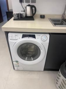 شقة بغرفة نوم وغرفة معيشة 2