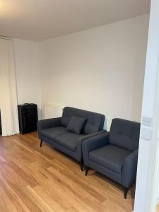 Modern, luxurious 1 Apartment next to station, few stops away from Central London