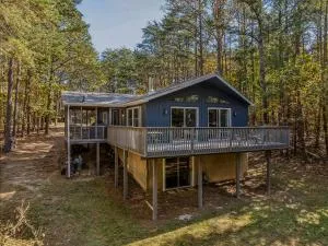 Mountain View Hideaway -- Pet Friendly, Grill, Wifi, Fire Pit, Deck, Screen Porch, Family Friendly, Game Room, Wood Stove - Augusta