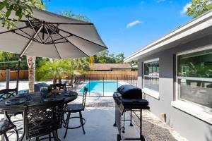 Urban Escape Artificial Beach W Volleyball Pit