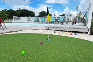 Waterfront Escape 5Bed, 3Bath, Heated Pool - West Chase Waterfront Escape 5Bed, 3Bath, Heated Pool - West Chase