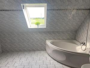 Schöne 4-Zi -FeWo nahe Ostsee mit tollem Garten