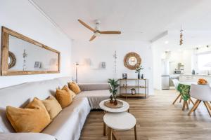 Lux Penthouse Mediterranean views Beach front