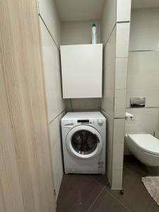 Cozy apt - parking &amenities