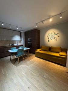 Cozy apt - parking &amenities