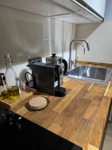 Cozy apt - parking &amenities