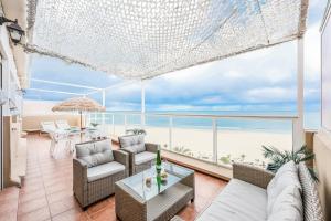 Lux Penthouse Mediterranean views Beach front