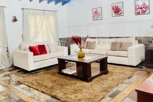 Amplia y hermosa casa quinta de 4 habitaciones