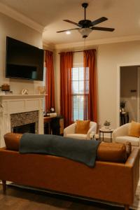 Business Ready 3BRScenic Views Near Golf Course