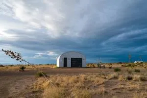 Desert Sky - Modern Oasis on 5 Acres in Marfa - Shafter