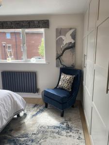 Elegant Apartment with Harbour Views