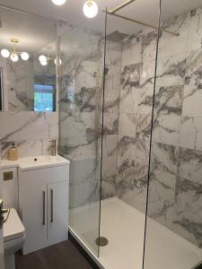 Elegant Apartment with Harbour Views