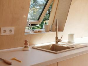 Minimalistyczny domek przy Kampinosie