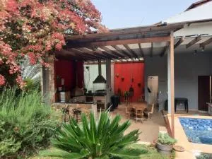 Linda casa com piscina em Atibaia - Atibaia