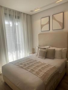Luxury 11th Floor Apartments! 5 mins from beach, mall and station