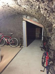 Maisons de vacances Maison de Bergers, Cyclist & Ski Friendly Town House, WIFI, Secure Bike Store : photos des chambres