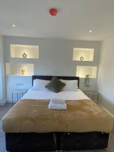 Lux 2 Bedroom Hse, 2 Free Parking, Close to station