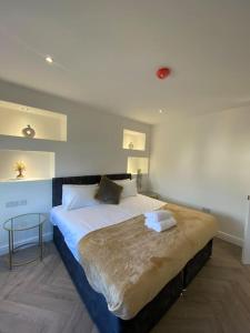 Lux 2 Bedroom Hse, 2 Free Parking, Close to station