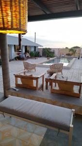 1 BR 1 BTR, Baja Color