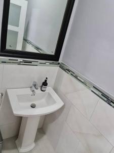 The Sunset Villa - 2BD APT w Pool & Lovely Views