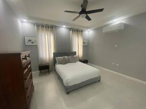 The Sunset Villa - 2BD APT w Pool & Lovely Views