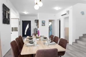 Enchanting Vacation Villas with Pool and Jacuzzi