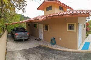 Mountain House with Pool in Altos del Maria