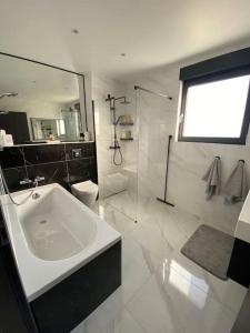 Maisons de vacances Villa Princesse neuve & grand standing ! : photos des chambres