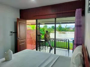 Lao Long Riverside and Budget Garden Guesthouse - Ban Donsôm
