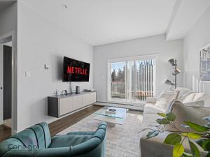 Studio Loft, 2 BD, UG Parking, 5 min to Rogers!
