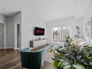 Studio Loft, 2 BD, UG Parking, 5 min to Rogers!