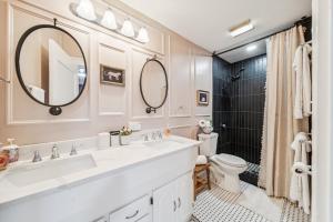 Hottub, Pool Table, Basketball, Firepit, Sleeps 8