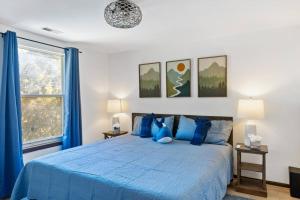 The Poolside Retreat - Spacious 4 bdrm with pool, hot tub,firepit,games,dogs welcome