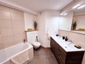 Charmant appartement au cœur de Montalbert avec balcon et parking privé, proche des pistes - FR-1-755-33