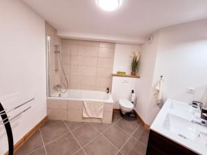 Charmant appartement au cœur de Montalbert avec balcon et parking privé, proche des pistes - FR-1-755-33