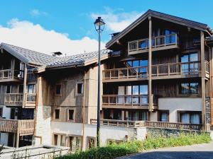 Charmant appartement au cœur de Montalbert avec balcon et parking privé, proche des pistes - FR-1-755-33