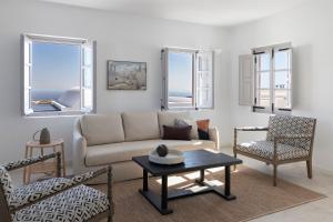 Aegean Suite, 1 Bedroom Suite, 1 King, Inland view, Balcony room in Vedema a Luxury Collection Resort Santorini