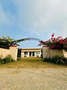 The Bougainvillea Cottage - Private 2BR Farm-Stay with Hill and Orchard Views