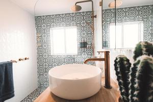 Newly Renovated 100 Year Old Bliss Cottage - Adaline