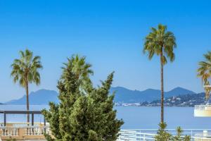 Les Tropiques Bord de mer Juan les pins