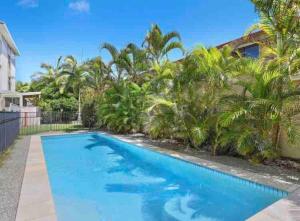 Bright & cosy 2 bed, 2 bath apartment, with pool